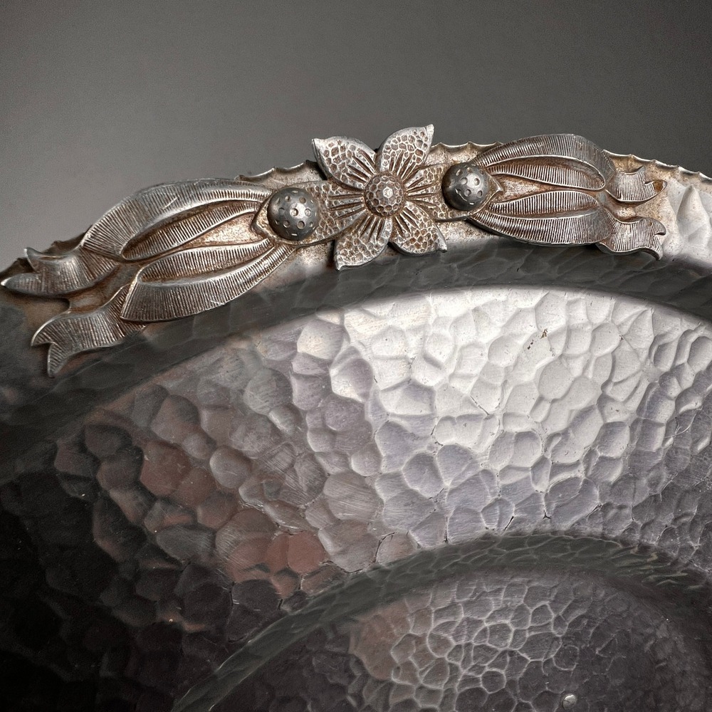 Vintage Hammered Aluminum Footed Serving Tray Silver Tulip Floral Scalloped 14.5 - Picture 3 of 16